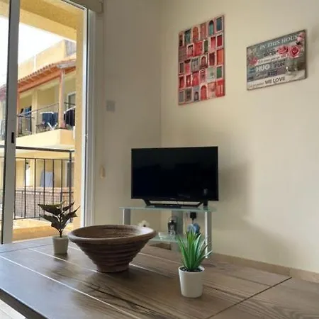 The Holiday Flat, Gateway To Desired Experiences Peyia Exterior photo